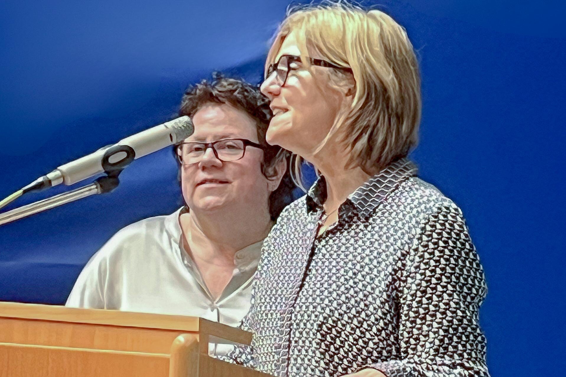 Regionalleiterin Cordula Bächle-Walter (rechts) mit Sabine Roth-Leiser (Leiterin der Beratungsstelle) Regionalleiterin Cordula Bächle-Walter (rechts) mit Sabine Roth-Leiser (Leiterin der Beratungsstelle)