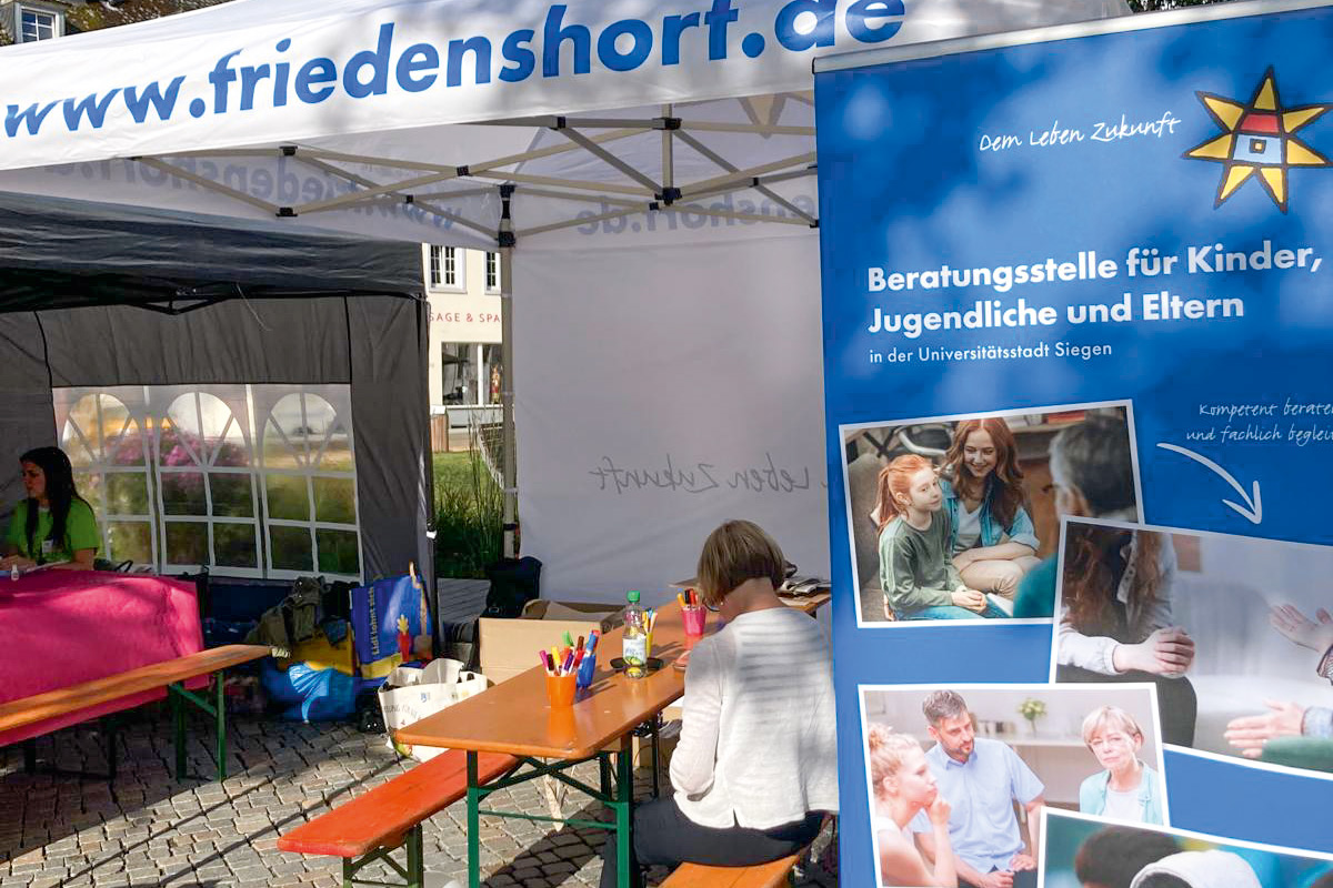 Stand der Beratungsstelle auf dem Siegener Stadtfest Stand der Beratungsstelle auf dem Siegener Stadtfest
